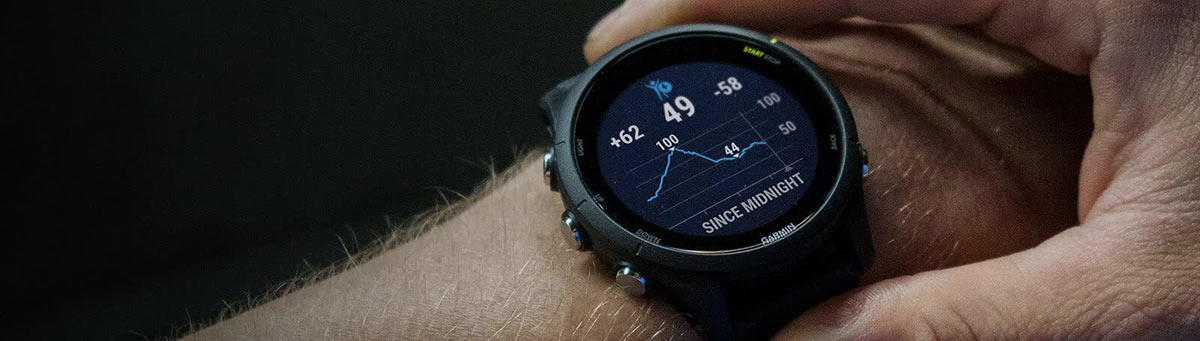 Годинник Garmin Forerunner 255 Music з чорним силіконовим ремінцем